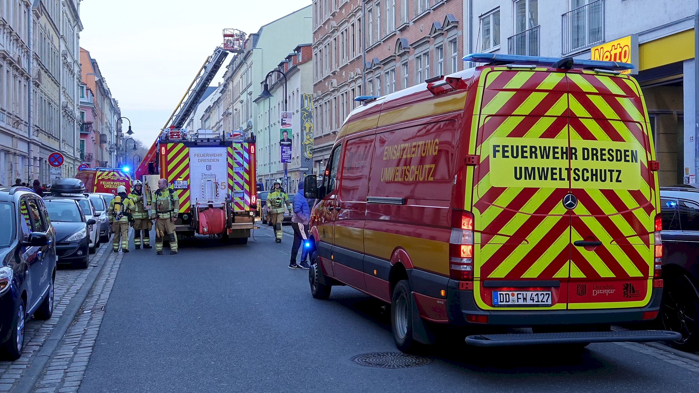 In der Rudolf-Leonhard-Straße hat es am Nachmittag gebrannt. Foto: Roland Halkasch