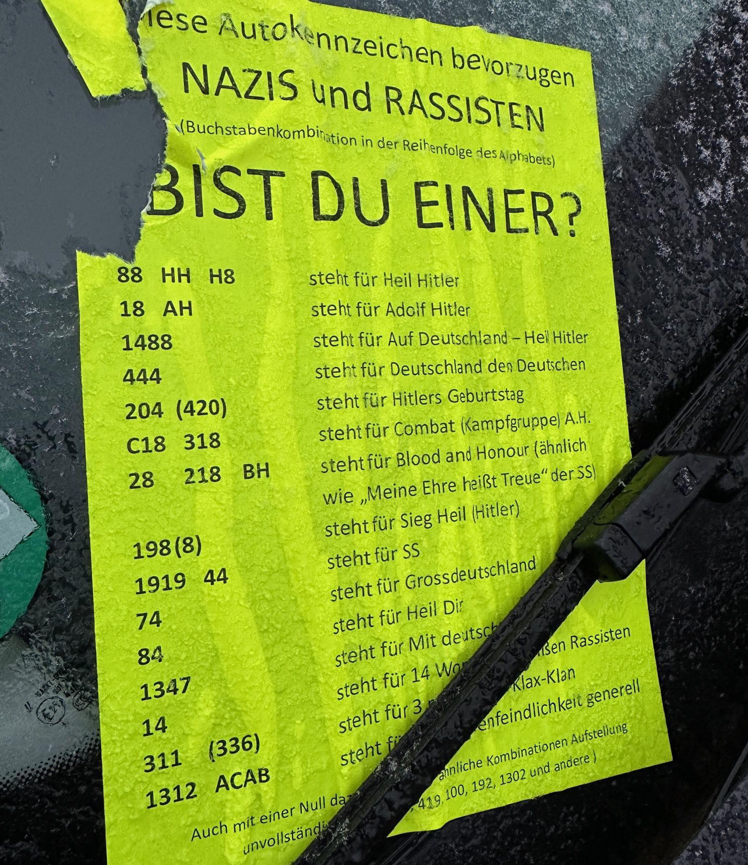 Zettel mit Kennzeichen an Autos in der Neustadt verteilt. Foto: privat