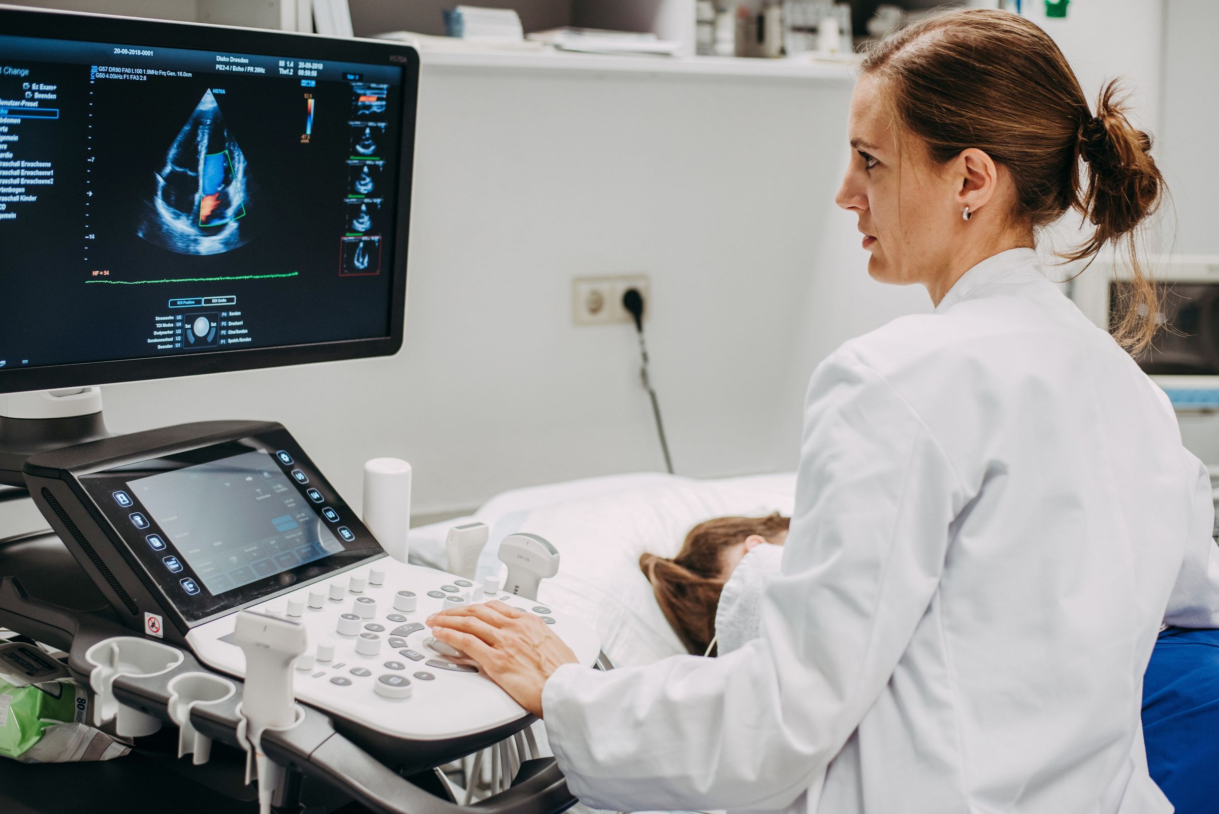 Dr. Julia Aland arbeitet als Internistin im Diako. Sie und ihre Kolleg*innen sind besonders auf die Diagnose und Behandlung von Krebserkrankungen spezialisiert. Foto: Diako/Isabell Kretschmar Fotografie