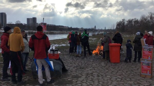 Friedliche Proteste an der Elbe