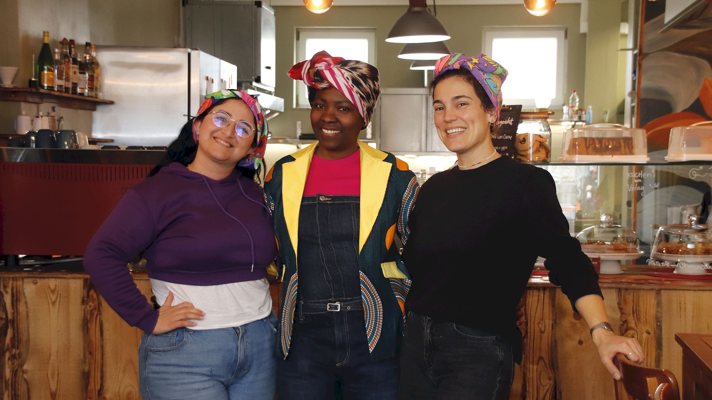 Drei vom Café Glück: Valeria Coronel, Natercia Fatima Nhampossa und Mary Gomes. Foto: Anton Launer