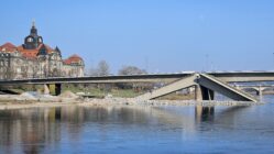 Aktuell ist Radverkehr weder über die Carolabrücke noch unten durch möglich. Foto: Anton Launer