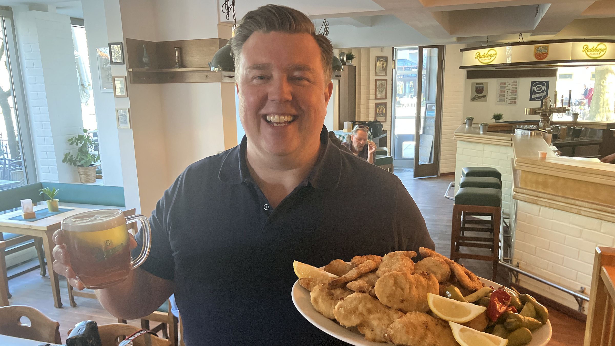 Bier und Schnitzel und freundliche Bedienung verspricht Josef Míček in seiner dritten „Babička“ - Foto: meeco Communication Services